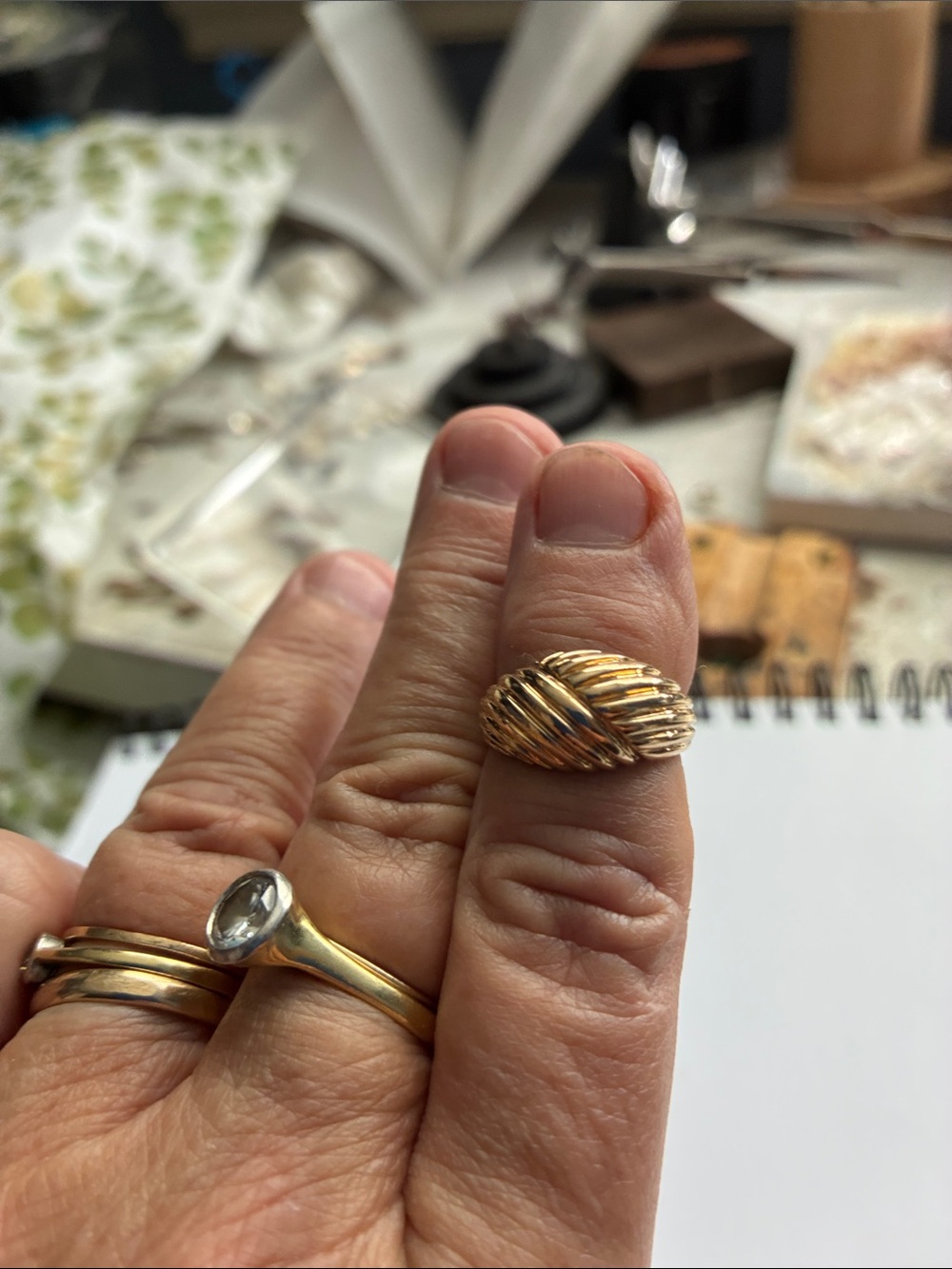 Michael Anthony 10k Yellow Gold Ribbed Dome Ring
Sz 5 1/4. 2.76 grams - Picture 2 of 5